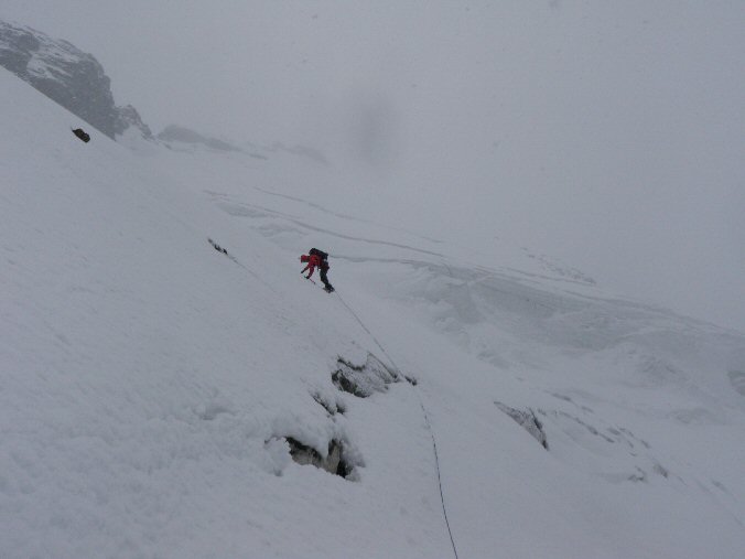Petite Ciamarella (26).jpg - Et Flo devant au dessus des crevasses